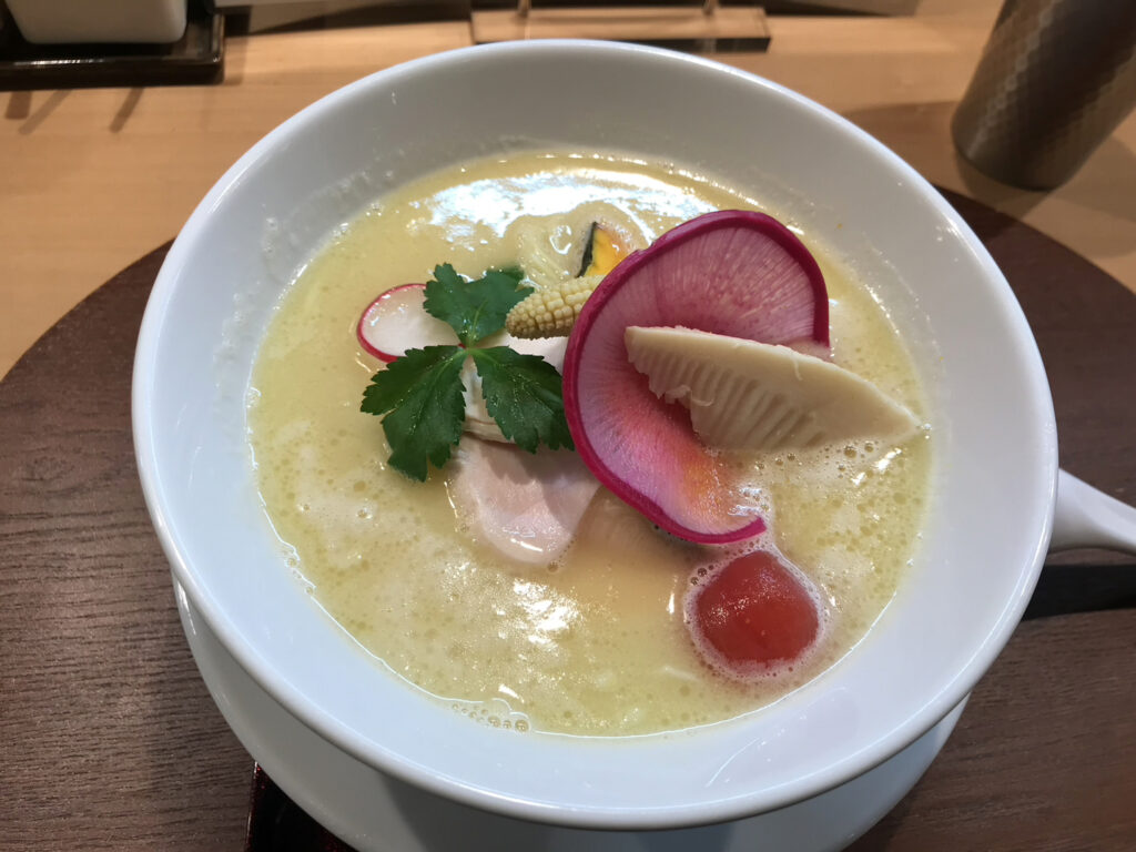 銀座篝　鎌倉店の写真。ラーメンである。